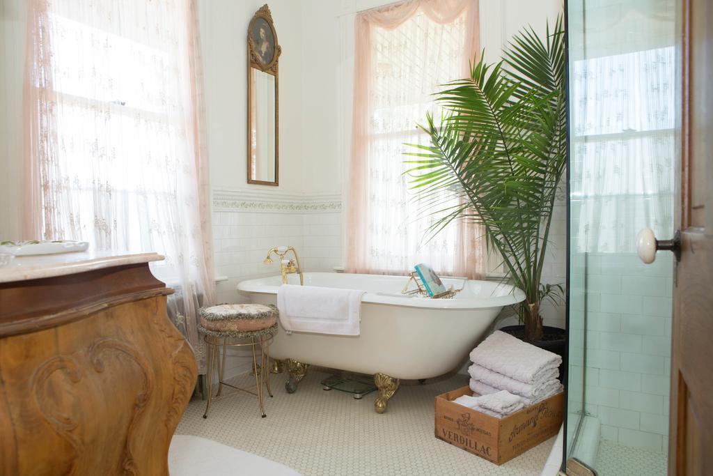10 Clarke Bed & Breakfast Frederick Ruang foto