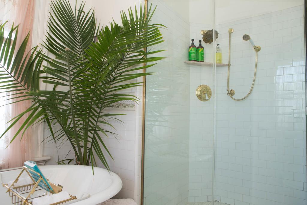 10 Clarke Bed & Breakfast Frederick Ruang foto
