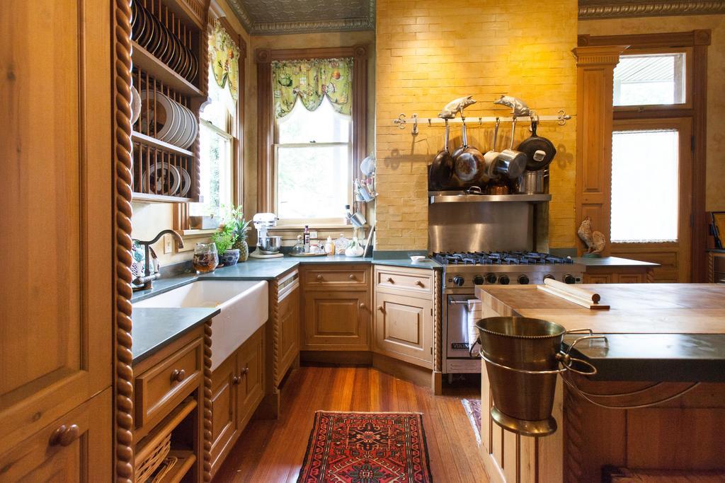 10 Clarke Bed & Breakfast Frederick Bagian luar foto