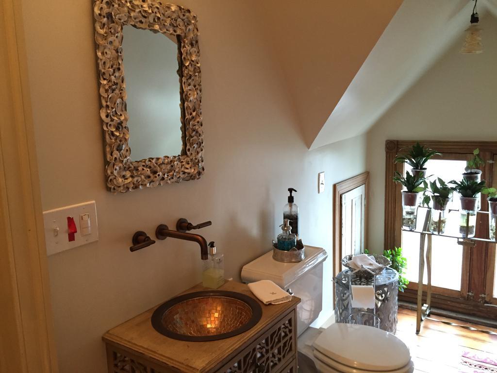 10 Clarke Bed & Breakfast Frederick Bagian luar foto